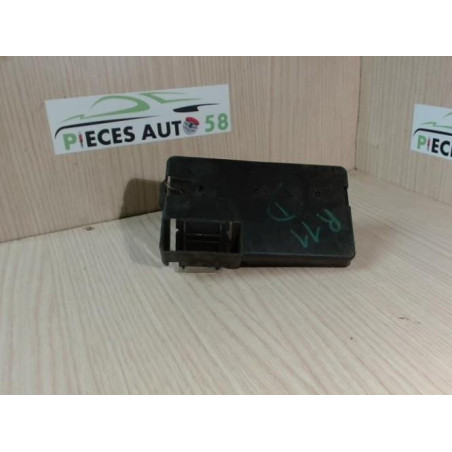 Platine feu arriere droit RENAULT  d’occasion
