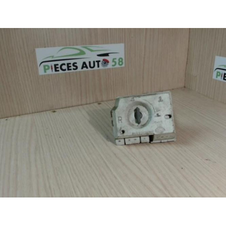 Platine feu arriere droit AUDI  d’occasion