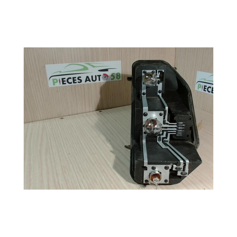 Platine feu arriere gauche PEUGEOT 405 PHASE 1 BREAK d’occasion