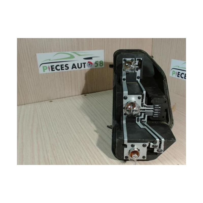 Platine feu arriere gauche PEUGEOT 405 PHASE 1 BREAK d’occasion
