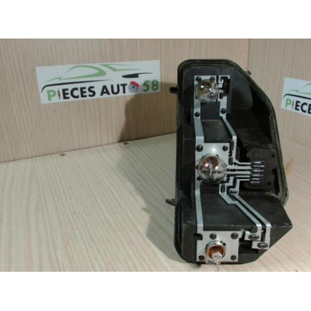 Platine feu arriere gauche PEUGEOT 405 PHASE 1 BREAK d’occasion
