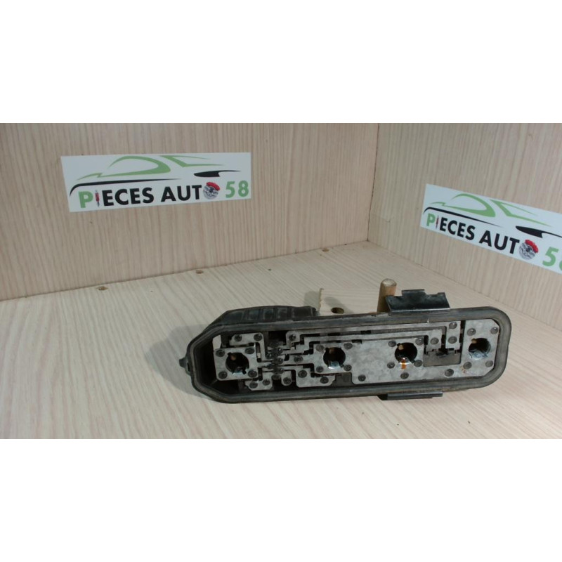 Platine feu arriere gauche RENAULT CLIO 2 PHASE 1 d’occasion