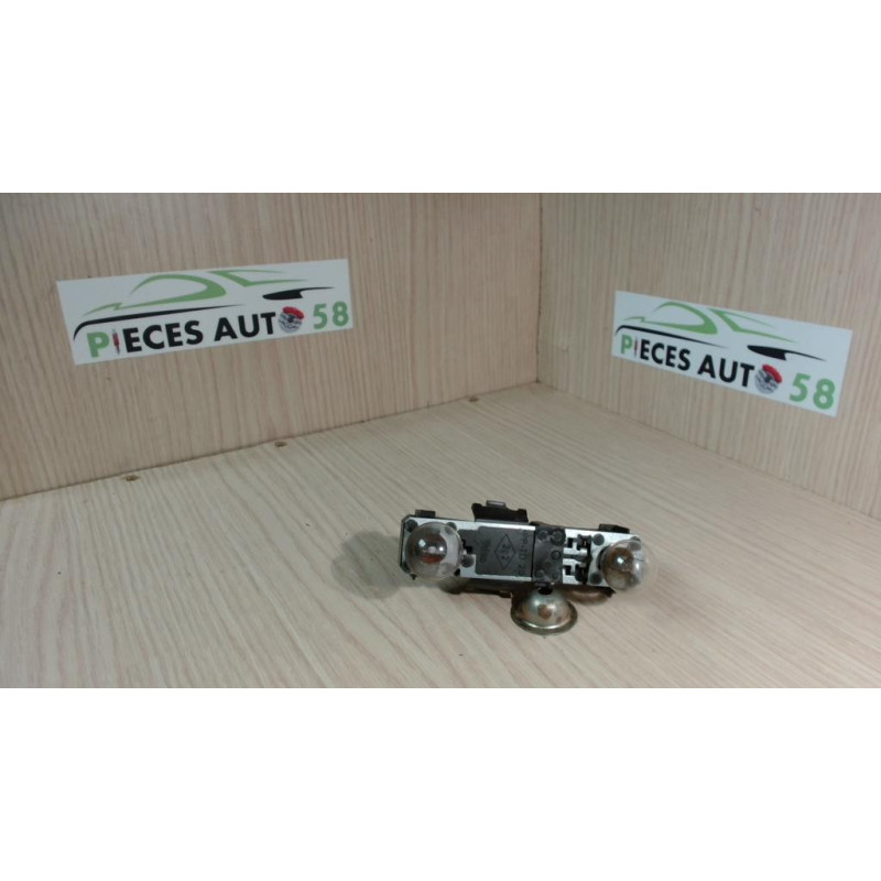Platine feu arriere droit RENAULT LAGUNA 1 PHASE 2 d’occasion