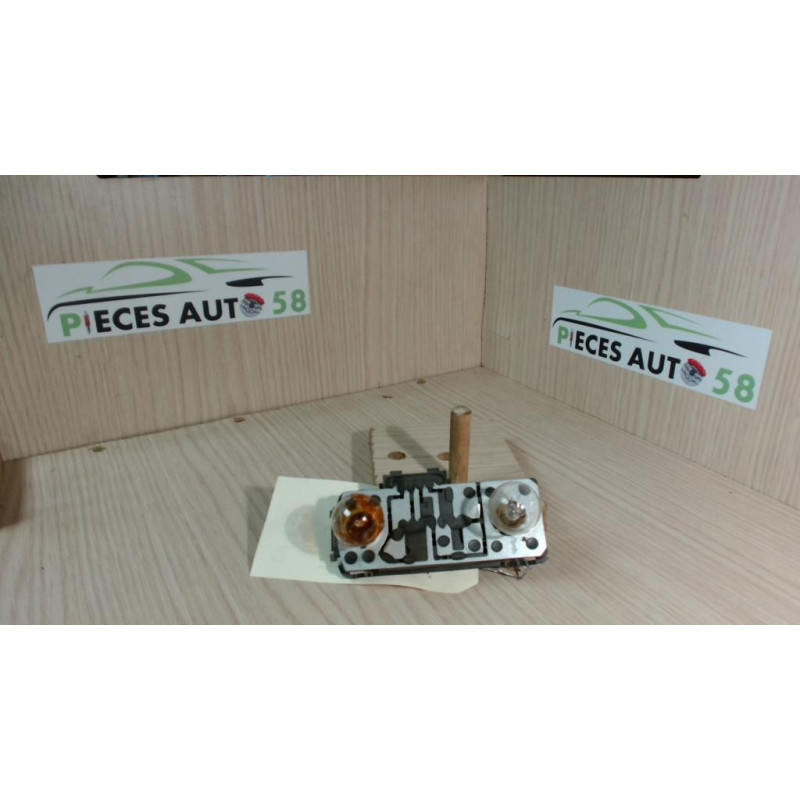 Platine feu arriere droit OPEL OMEGA A BREAK d’occasion