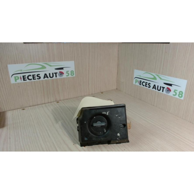 Platine feu arriere droit AUDI  d’occasion