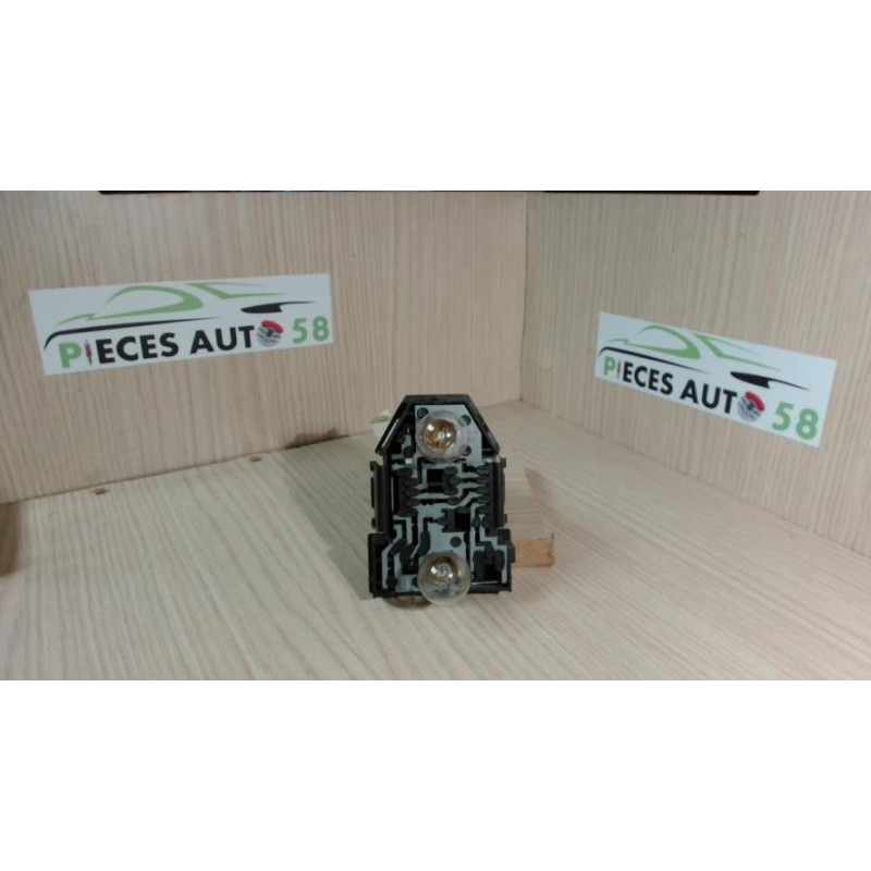 Platine feu arriere droit VOLKSWAGEN PASSAT 3 PHASE 1 BREAK d’occasion