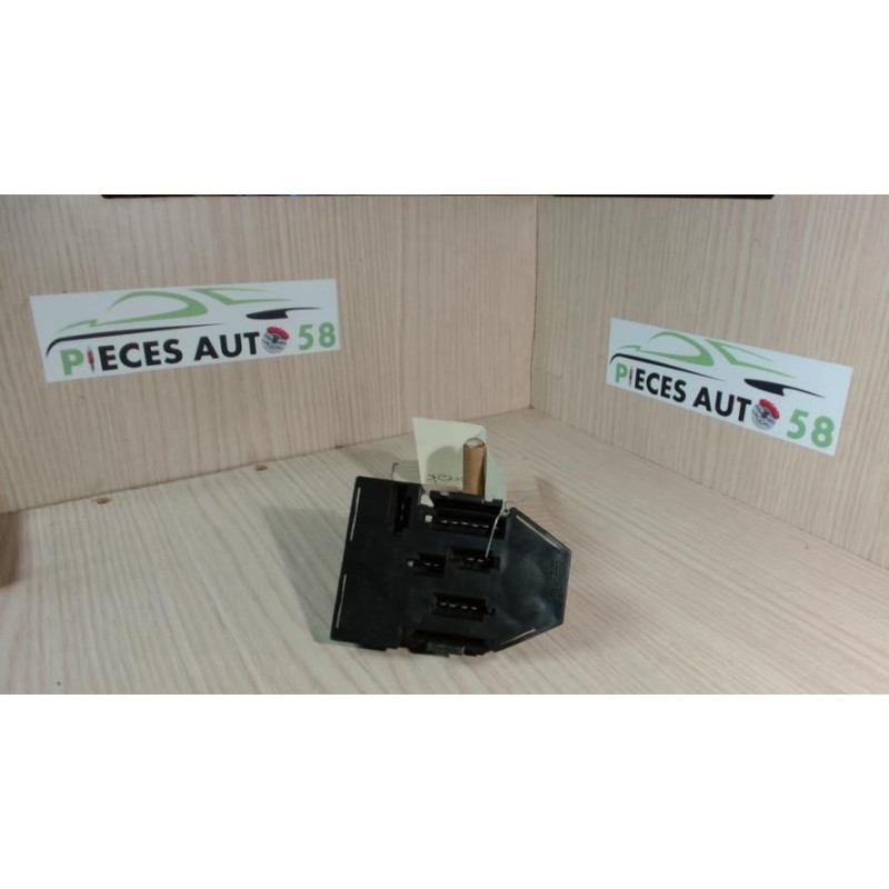 Platine feu arriere droit VOLKSWAGEN PASSAT 3 PHASE 1 BREAK d’occasion