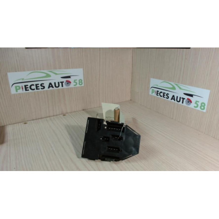 Platine feu arriere droit VOLKSWAGEN PASSAT 3 PHASE 1 BREAK d’occasion