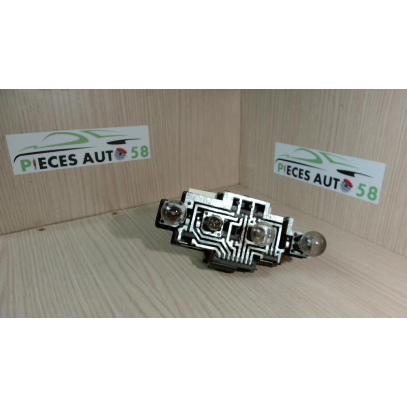 Platine feu arriere droit VOLKSWAGEN COUPE d’occasion