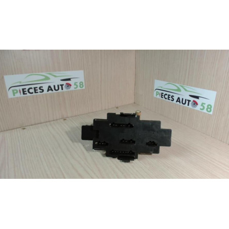 Platine feu arriere droit VOLKSWAGEN COUPE d’occasion