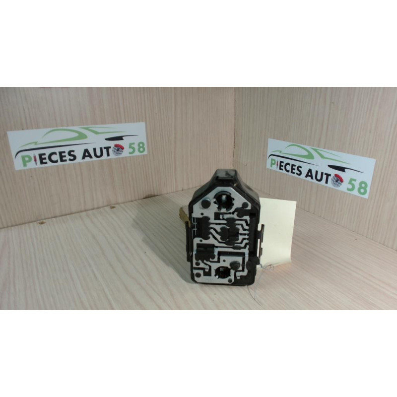 Platine feu arriere droit VOLKSWAGEN  d’occasion