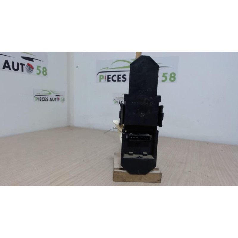 Platine feu arriere gauche FORD MONDEO 1 PHASE 2 BREAK d’occasion