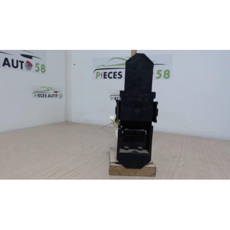 Platine feu arriere gauche FORD MONDEO 1 PHASE 2 BREAK d’occasion