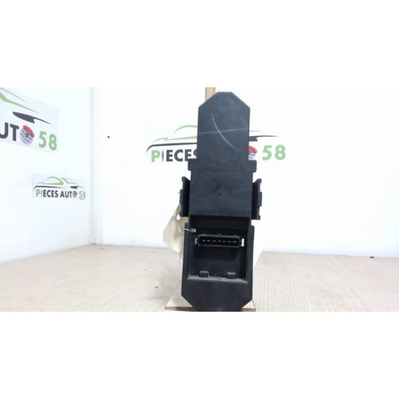 Platine feu arriere droit FORD MONDEO 1 PHASE 2 BREAK d’occasion