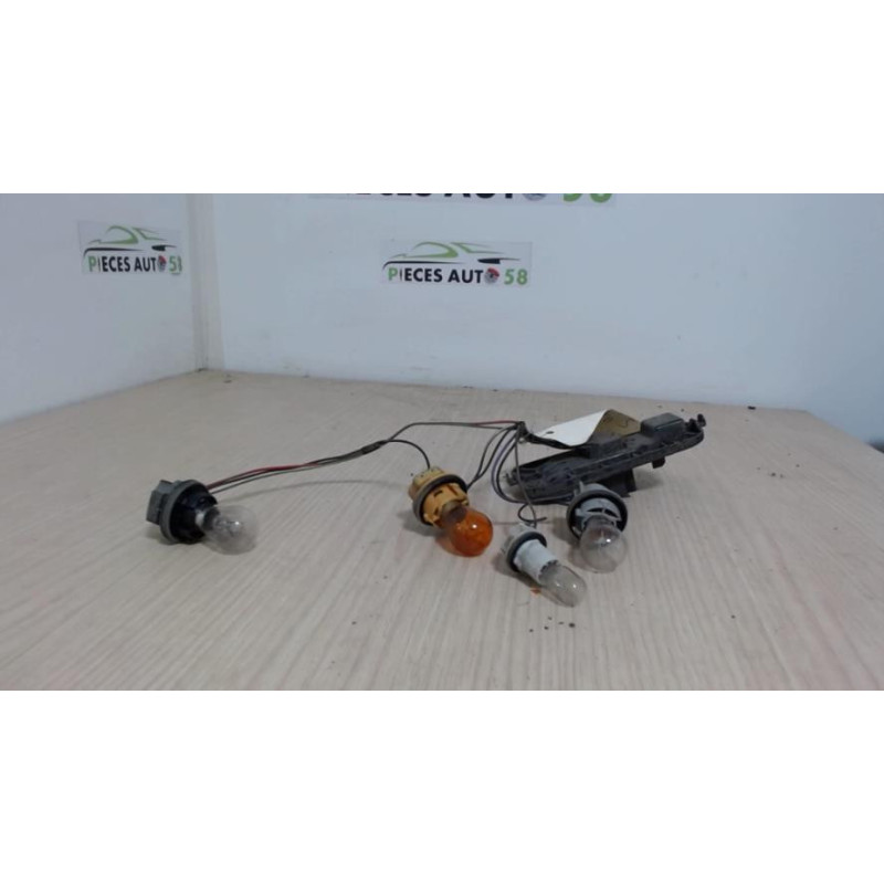 Platine feu arriere droit FORD FIESTA 5 PHASE 2 d’occasion