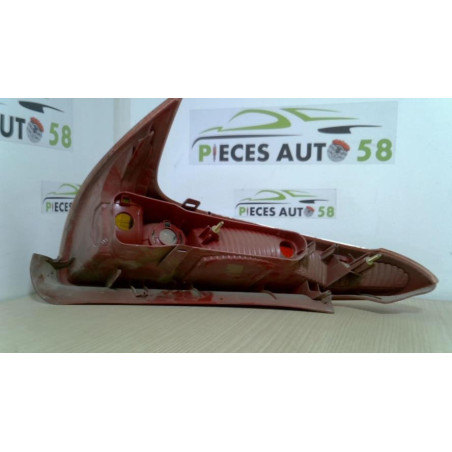 Feu arriere principal droit (feux) PEUGEOT 206 PHASE 2 BREAK d’occasion