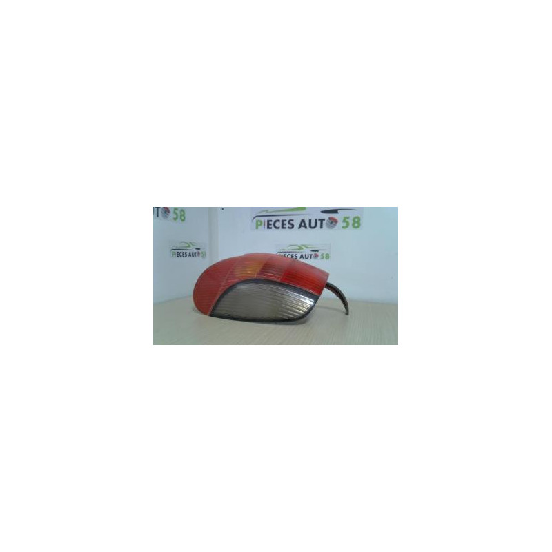 Feu arriere principal gauche (feux) PEUGEOT 306 BREAK d’occasion