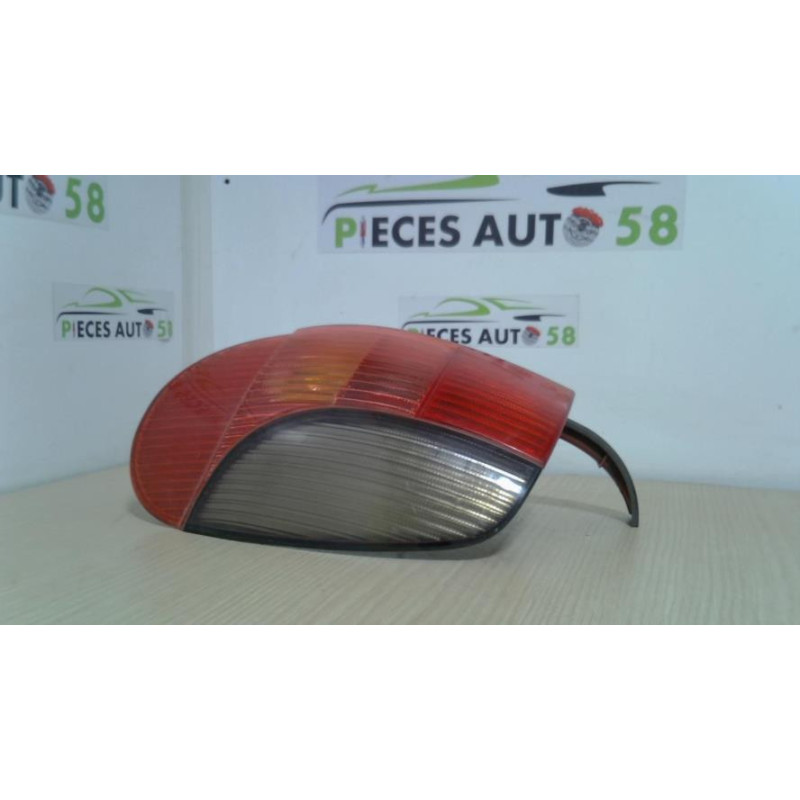 Feu arriere principal gauche (feux) PEUGEOT 306 BREAK d’occasion