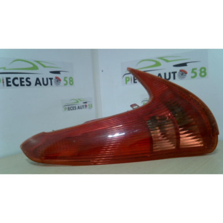 Feu arriere principal droit (feux) PEUGEOT 206 PHASE 1 BREAK d’occasion