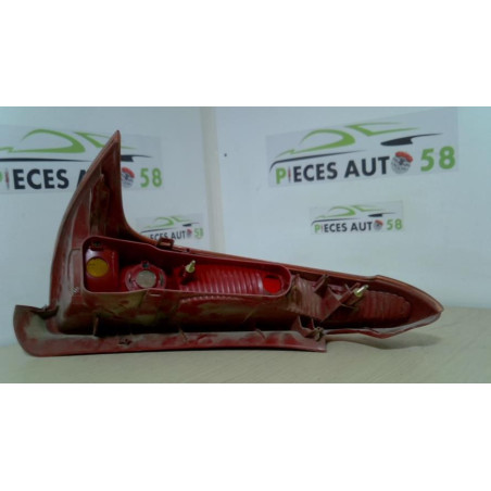 Feu arriere principal droit (feux) PEUGEOT 206 PHASE 1 BREAK d’occasion