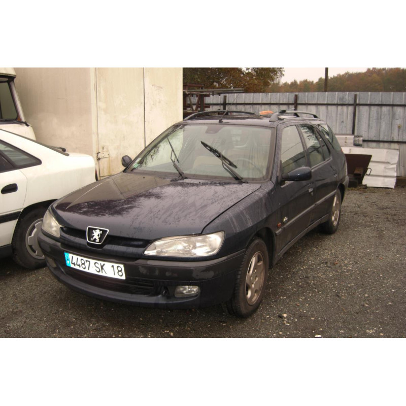 Feu arriere principal droit (feux) PEUGEOT 306 BREAK d’occasion