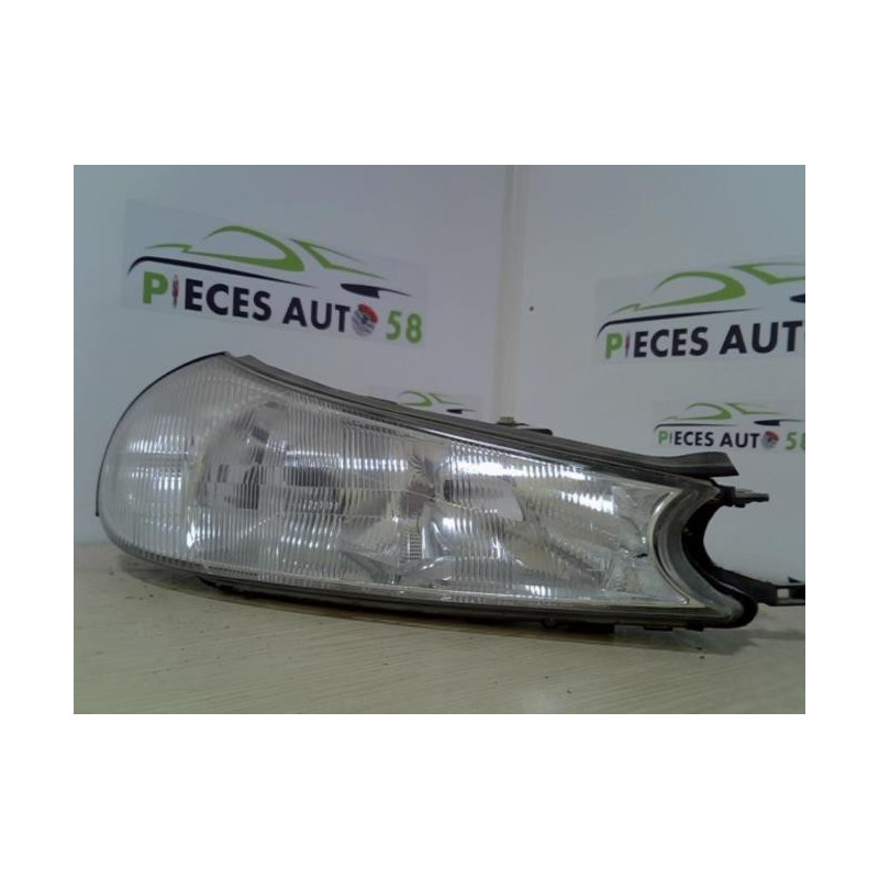Optique avant principal droit (feux)(phare) FORD 1.8 TD d’occasion