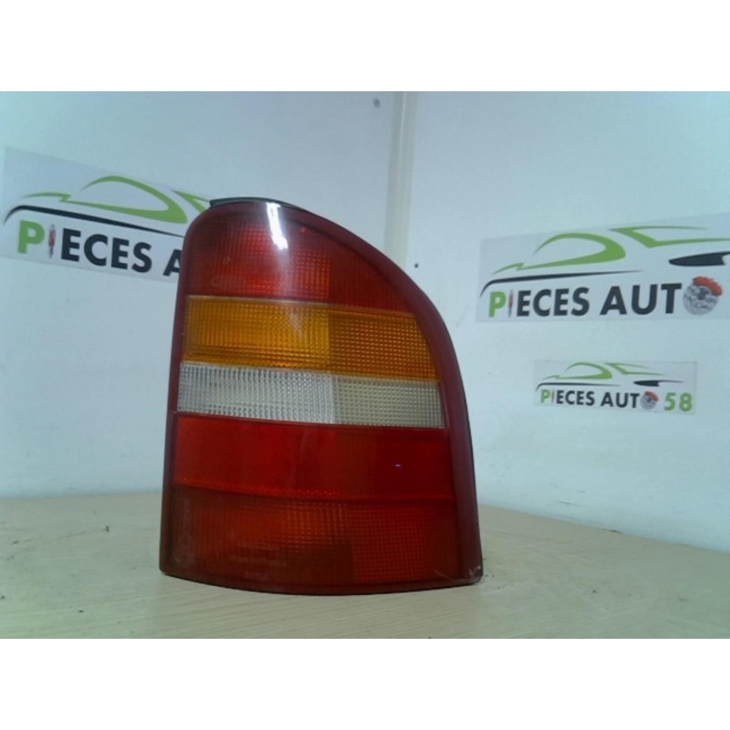 Feu arriere principal droit (feux) FORD MONDEO 1 PHASE 2 BREAK d’occasion