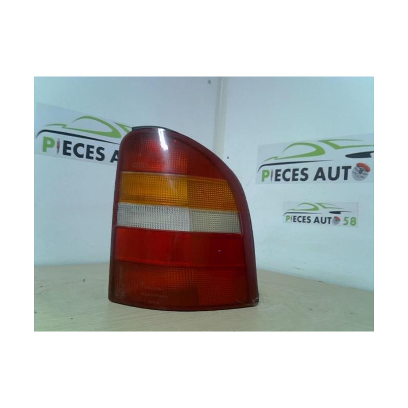 Feu arriere principal droit (feux) FORD MONDEO 1 PHASE 2 BREAK d’occasion