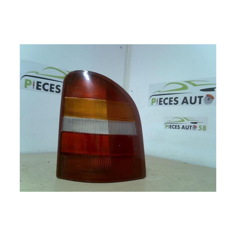 Feu arriere principal droit (feux) FORD 1.8 TD d’occasion