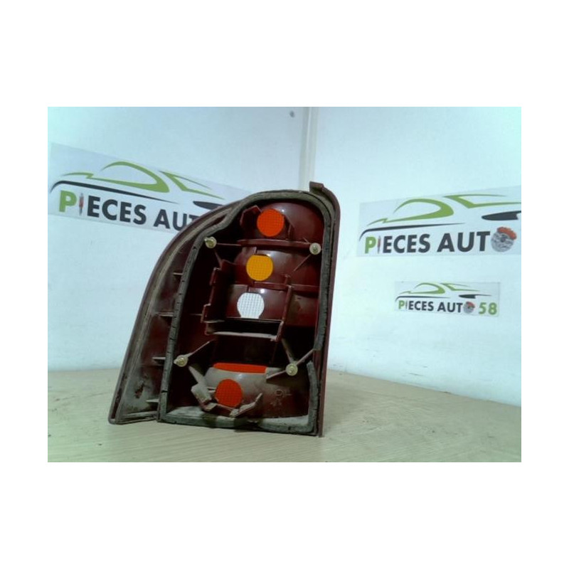 Feu arriere principal droit (feux) FORD 1.8 TD d’occasion