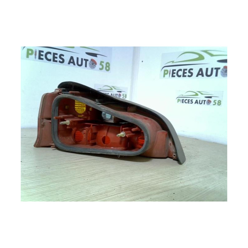 Feu arriere principal droit (feux) PEUGEOT 106 PHASE 2 d’occasion