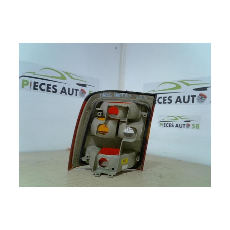 Feu arriere principal droit (feux) OPEL VECTRA A PHASE 2 d’occasion