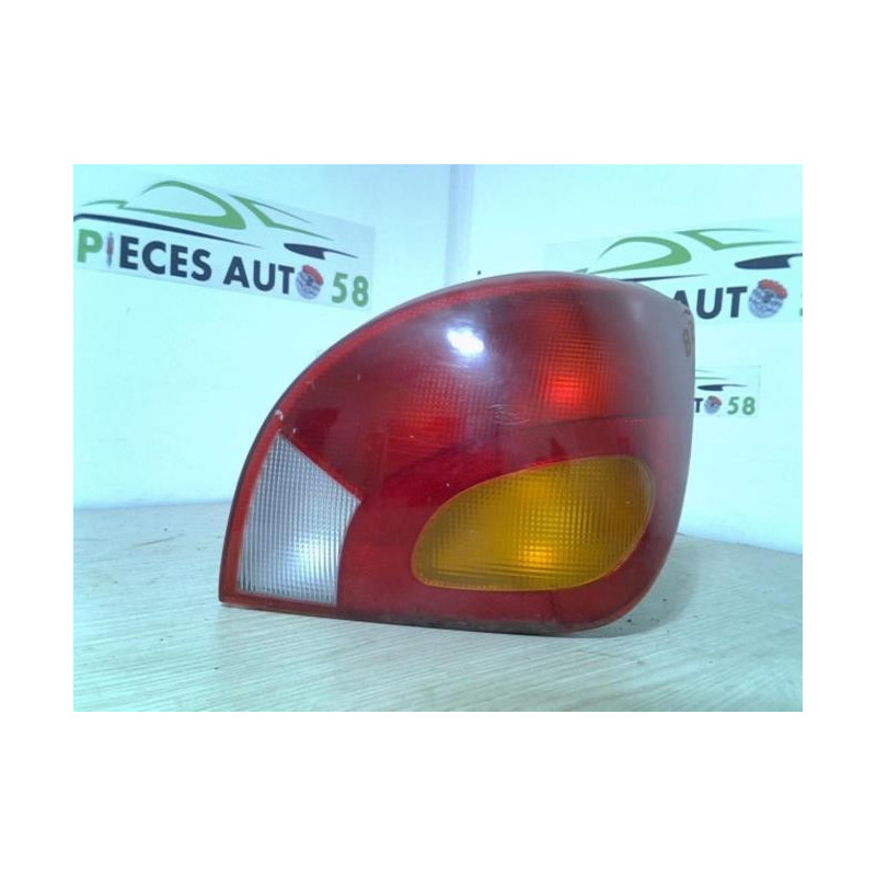 Feu arriere principal droit (feux) FORD FIESTA 4 PHASE 2 d’occasion
