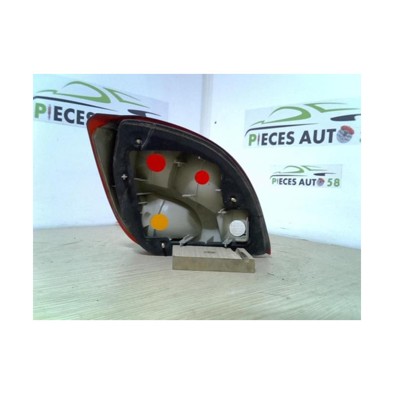 Feu arriere principal droit (feux) FORD FIESTA 4 PHASE 2 d’occasion