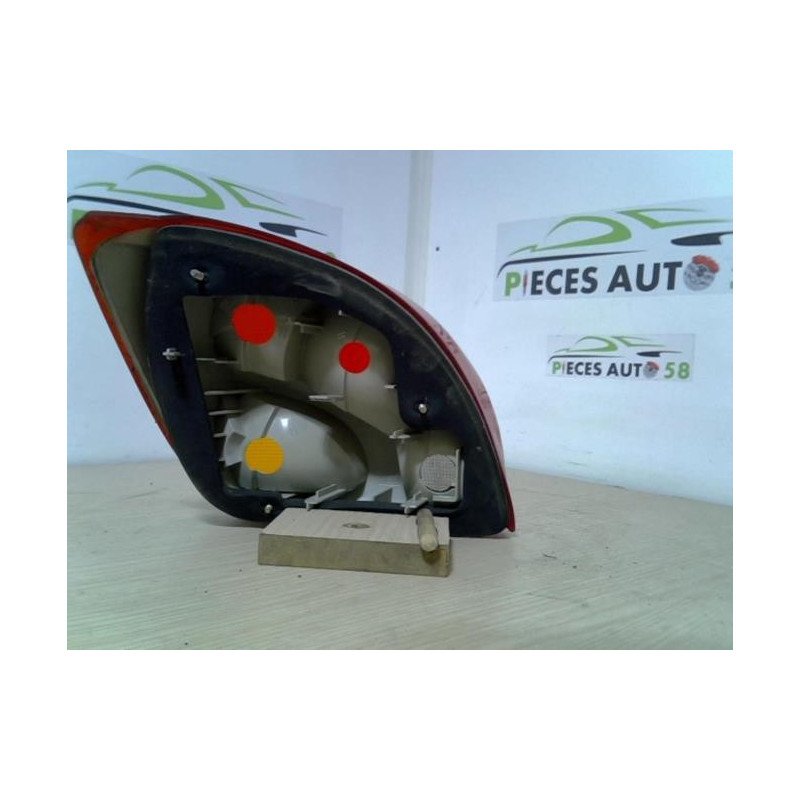 Feu arriere principal droit (feux) FORD FIESTA 4 PHASE 1 d’occasion