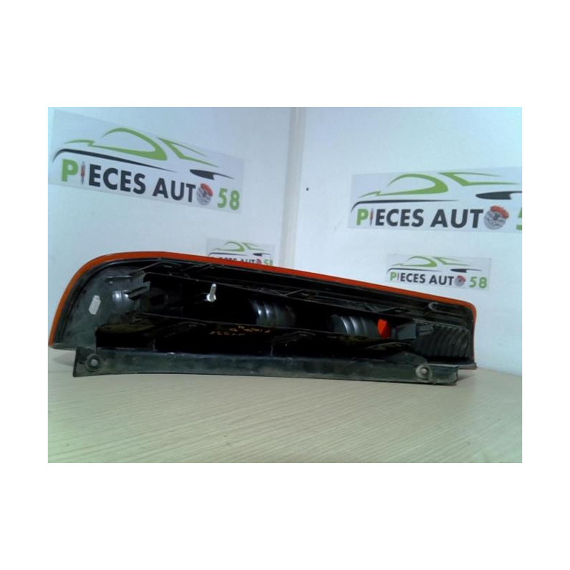 Feu arriere principal droit (feux) FORD FIESTA 5 PHASE 1 d’occasion