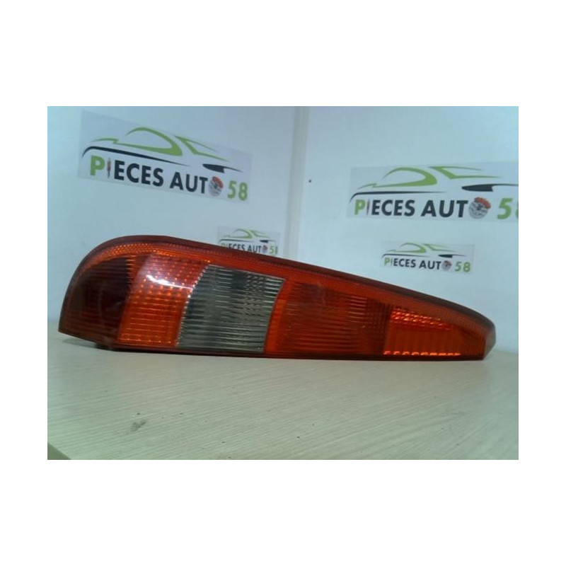 Feu arriere principal gauche (feux) FORD FIESTA 5 PHASE 1 d’occasion