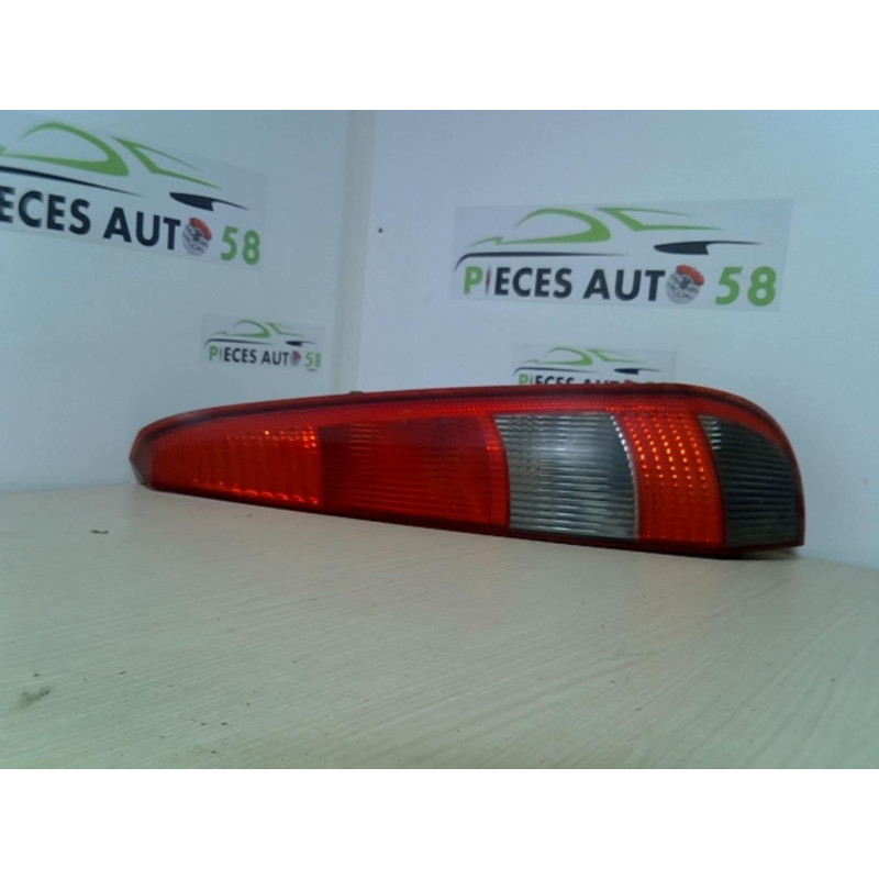 Feu arriere principal droit (feux) FORD FIESTA 5 PHASE 1 d’occasion