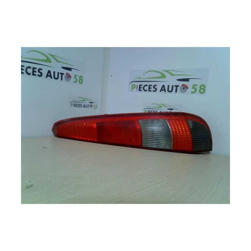 Feu arriere principal droit (feux) FORD FIESTA 5 PHASE 1 d’occasion