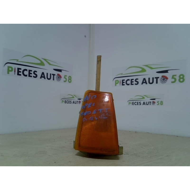 Optique avant secondaire droit (feux)(clignotant) OPEL  d’occasion