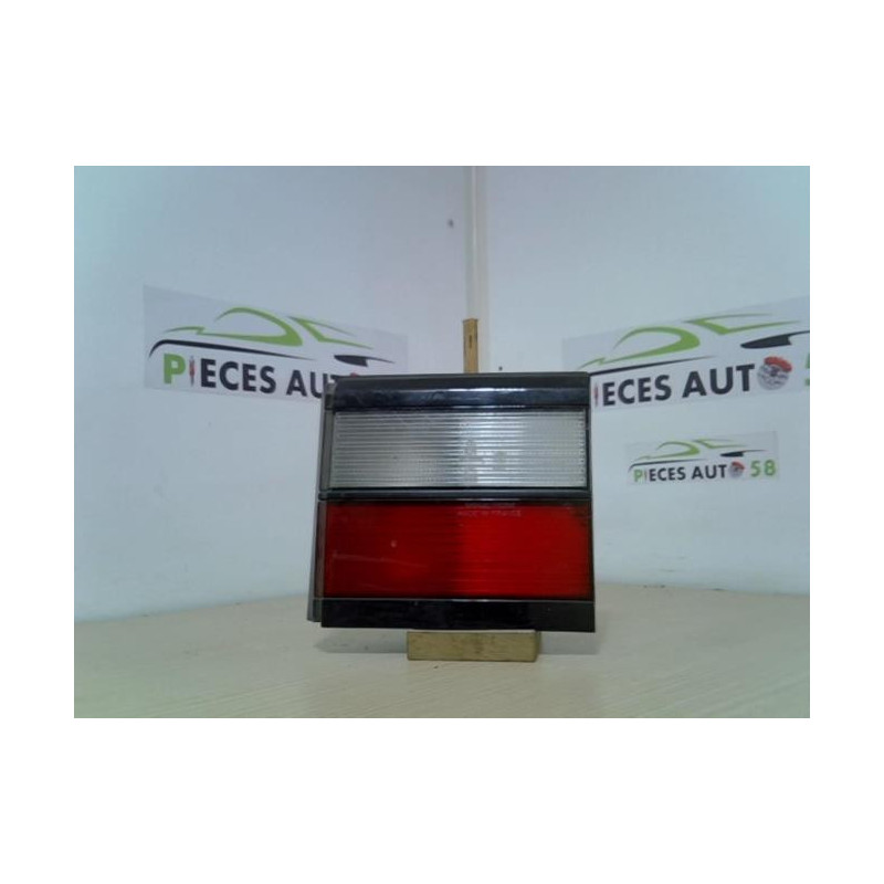 Feu arriere secondaire droit (feux) VOLKSWAGEN PASSAT 3 PHASE 1 BREAK d’occasion