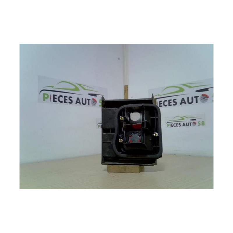 Feu arriere secondaire droit (feux) VOLKSWAGEN PASSAT 3 PHASE 1 d’occasion