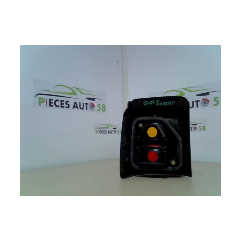 Feu arriere principal droit (feux) VOLKSWAGEN PASSAT 3 PHASE 1 BREAK d’occasion