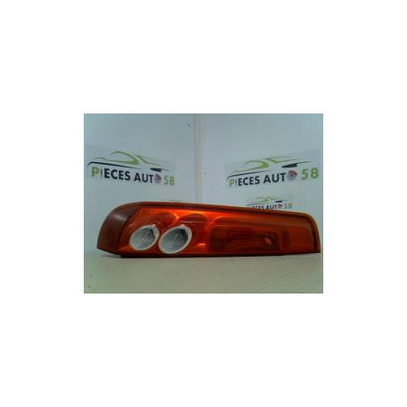 Feu arriere principal gauche (feux) FORD FIESTA 5 PHASE 2 d’occasion