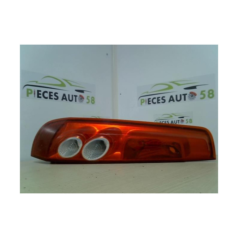 Feu arriere principal gauche (feux) FORD FIESTA 5 PHASE 2 d’occasion