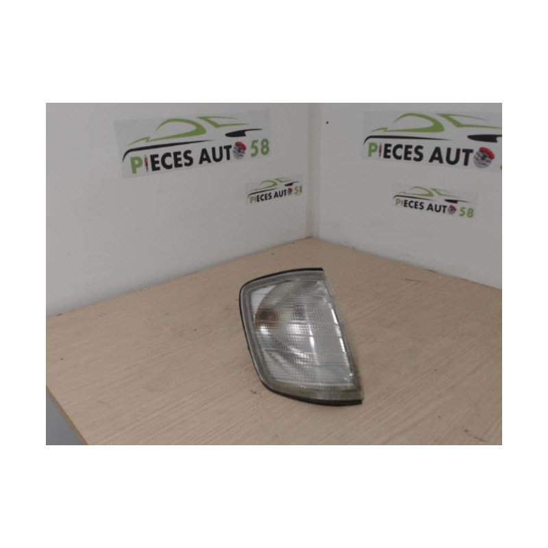Optique avant secondaire droit (feux)(clignotant) MERCEDES  d’occasion