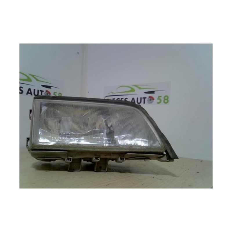 Optique avant principal droit (feux)(phare) MERCEDES 1.8 I 120 16V d’occasion