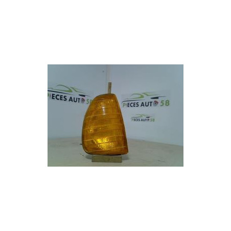 Optique avant secondaire droit (feux)(clignotant) MERCEDES 240 W123 d’occasion
