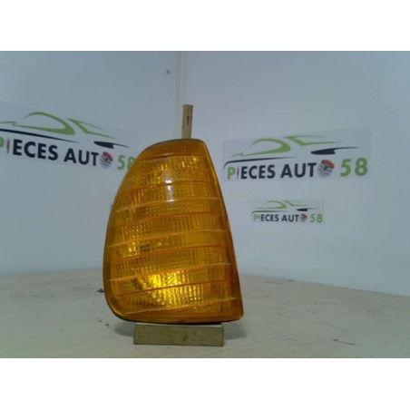 Optique avant secondaire droit (feux)(clignotant) MERCEDES 240 W123 d’occasion
