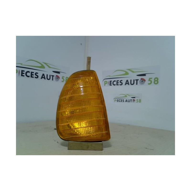 Optique avant secondaire droit (feux)(clignotant) MERCEDES 240 W123 d’occasion